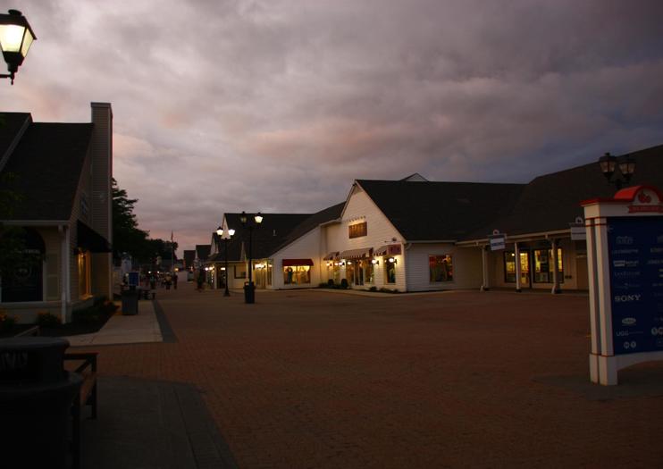 vans store woodbury commons