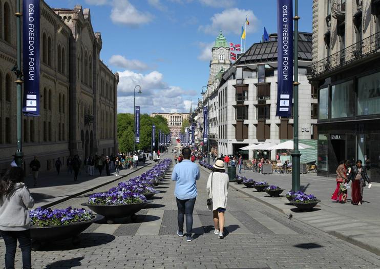 Resultado de imagem para karl johans gate oslo