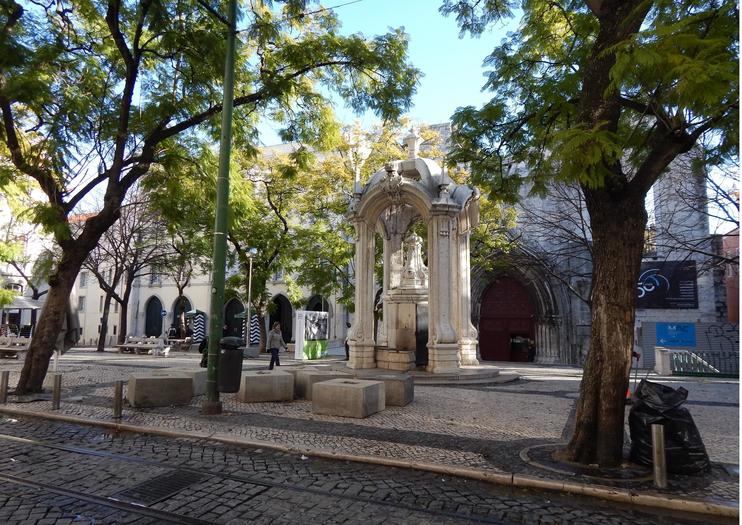 Carmo Square (Largo do Carmo)