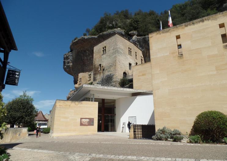 National Prehistoric Museum (Musée National de Préhistoire)