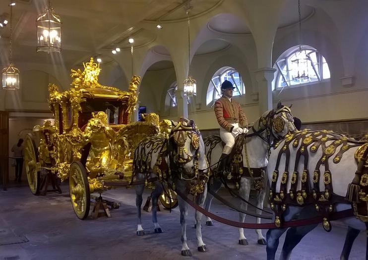 buckingham palace carriage tour