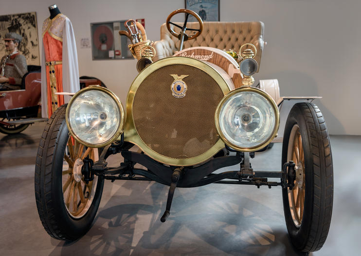 Automobile and Fashion Museum (Museo Automovilistico y de la Moda)