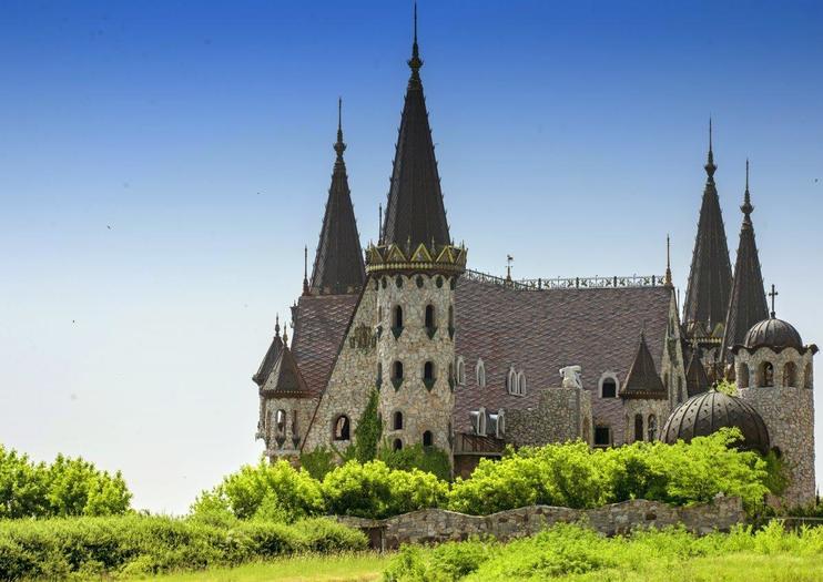 Castle of Ravadinovo (In Love with the Wind)