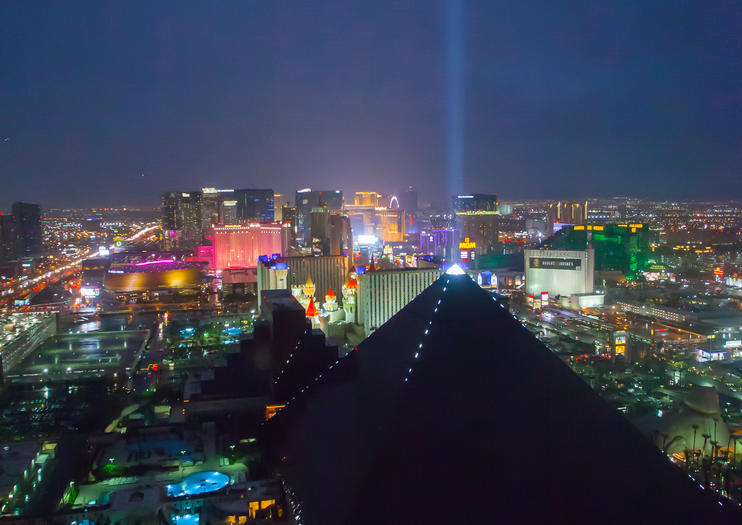 Las vegas pyramid shaped casino