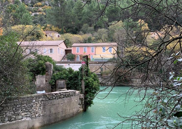 Fountain of Vaucluse (Fontaine-de-Vaucluse)
