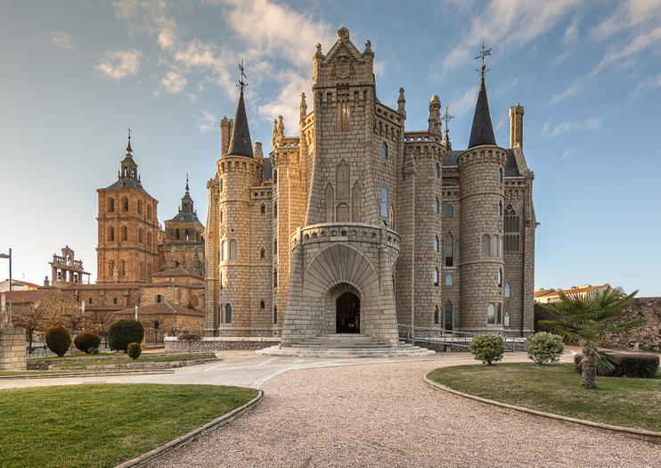 Palace of Gaudi (Palacio de Gaudí)