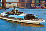 Statue of Liberty Bateaux Lunch Cruise with Luxury Sightseeing
