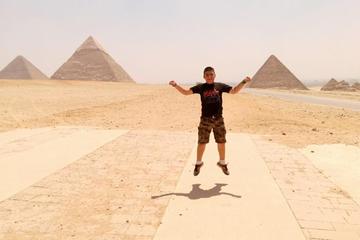 Cairo Airport Layover Tour to Giza Pyramids with Private Guide including Lunch