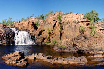 2-Day Tour from Alice Springs to Darwin Including Mataranka Hot Springs, Devils Marbels and Edith Falls