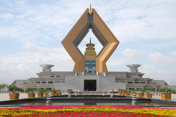 Private Day Tour: Qianling Mausoleum and Famen Temple