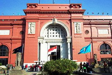Private 8-Hour Tour of Cairo Including Giza pyramids Egyptian Museum and Lunch