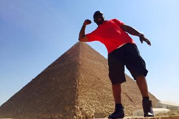 Private Day Tour to Giza Pyramids, Egyptian Museum, Alabaster Mosque, and Hanging Church in Cairo