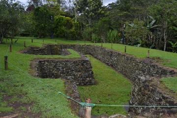 Private Tour: Yumbo Burial Museums from Quito