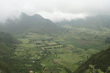 Quito Combo Tour: Middle of the World Monument and Pululahua Volcano Hike
