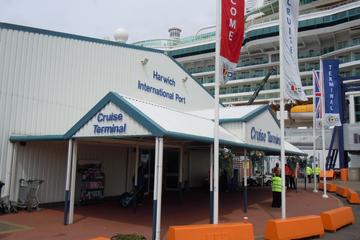 Private Minivan Arrival Transfer: Harwich Cruise Terminals to Heathrow Airport