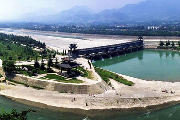 Mount Qingcheng and Dujiangyan Dam Guided Day Trip from Chengdu