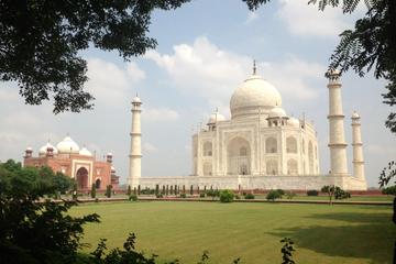 Luxury Taj Mahal Same Day Tour from New Delhi