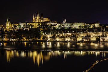 Prague walking tour and evening cruise with dinner and music