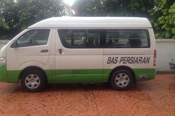 Private Transfer: Kuala Lumpur Airport Transfer with Optional Putrajaya Visit