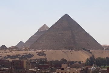 Full Day tour to Giza Pyramids and Egyptian museum and Islamic Cairo