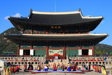 Korean Culture Walking Tour with Gyeongbokgung Palace