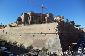 Private Tour: Deluxe Vatican Museum and St. Peter's Basilica with Hotel pick-up