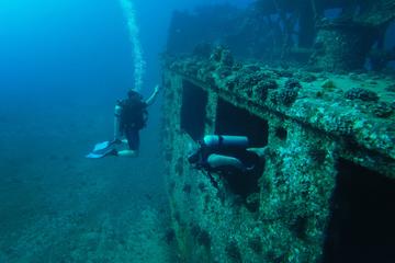 Day Trip Certified Diving Tour: South Shore Wreck Dive near Honolulu, Hawaii 