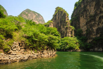 Private Day Tour to Longqing Gorge and Dingling at the Ming Tombs with Lunch and Boat Ride