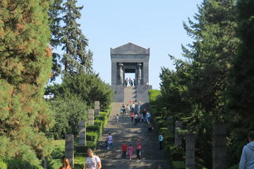 Belgrade and Avala Mountain Full Day Layover Tour with Round-Trip Airport Transfer