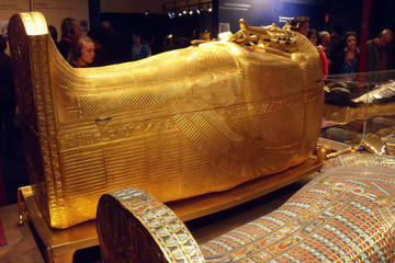 Private Full Day Tour to Giza Pyramids & the Egyptian Museum Guide & Lunch Inc