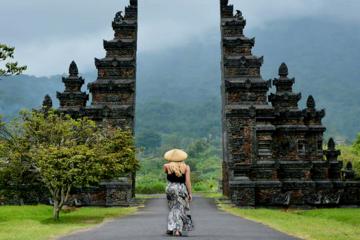 Private Tour: Bali Handara Gate and Twin Lakes Tour