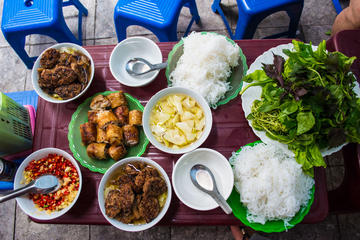 Hanoi Walking Foodie Tour by night