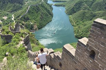 Small Group Hiking Tour from Huanghuacheng Water Great Wall to Xishuiyu with Lunch