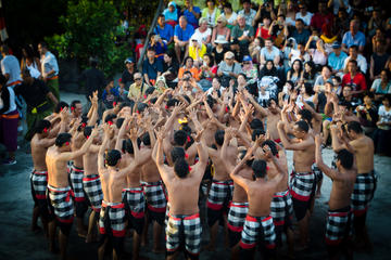 Bali Sunset and Dinner: Uluwatu, Tanah Lot and Jimbaran