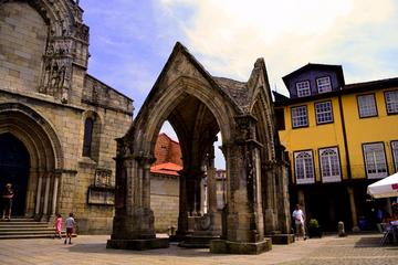 Guimarães and Braga Small Group Tour with Lunch from Porto