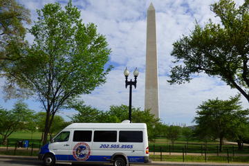 Dynamite Day Tour: Small Group DC Bus Tour