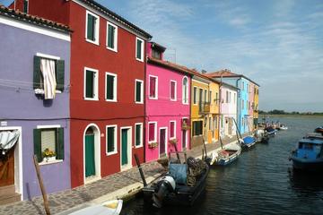 4-hour Motorboat Cruise to Venice Lagoon Islands Murano Burano and Torcello