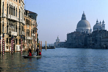 Skip the Line: Morning Venice Gondola Ride and Walking Tour with St Mark's Basilica