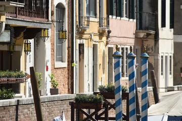 Small-Group Secret Corners of Venice Walking and Motorboat Tour