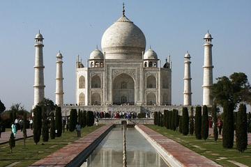 Private 2-Day-Tour to Taj Mahal and Agra from Kolkata Including Return Flight