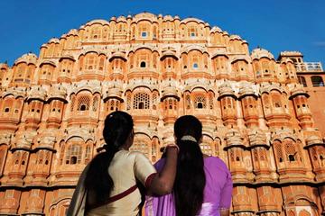 Private Full-Day Tour to Jaipur from Mumbai with Round-Trip Flights