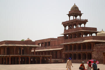 Private Jaipur to Agra Overnight Tour with Taj Mahal Visit