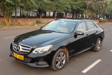 Private Taj Mahal and Agra Day-Tour from New Delhi by Luxury Car