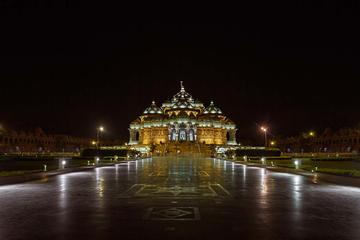 Small-Group Guided Tour to Akshardham Temple in New Delhi