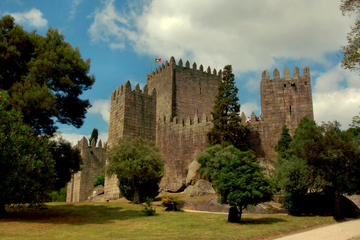 Braga and Guimarães Full Day Tour from Porto in Shuttle