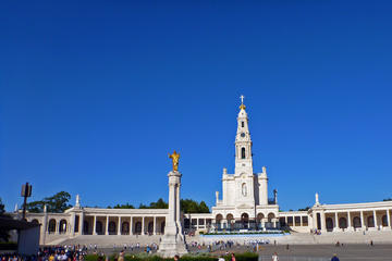 Fátima, Batalha, Alcobaça and Óbidos Full Day Tour from Lisbon in Shuttle