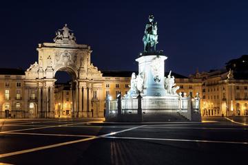 Live Fado Tour in Lisbon with Dinner