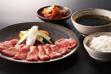 All-you-can-eat Yakiniku Dinner and Robot Show Ticket Package in Shinjuku