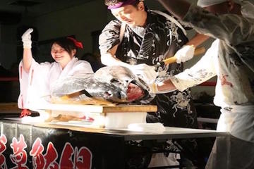 Private Tour: Tuna Cutting Performance and Sushi Tasting in Tokyo