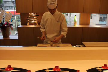 Tokyo Robot Cabaret Show and Authentic Kaiseki Dinner